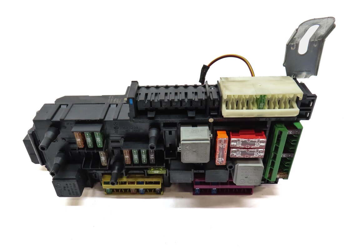 Thumbnail 3: 2014 MERCEDES C250 (W204) REAR SIGNAL ACQUISITION MODULE (SAM) w/ FUSE BOX