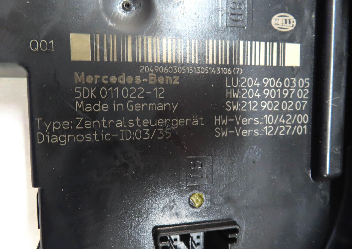 Thumbnail 6: 2014 MERCEDES C250 (W204) REAR SIGNAL ACQUISITION MODULE (SAM) w/ FUSE BOX