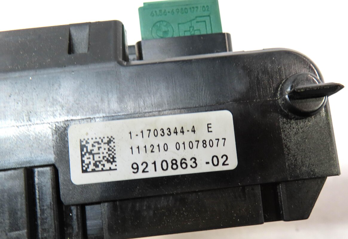 Thumbnail 5: 2011 BMW X3 (F25) FRONT POWER DISTRIBUTION FUSE BOX 61149210863
