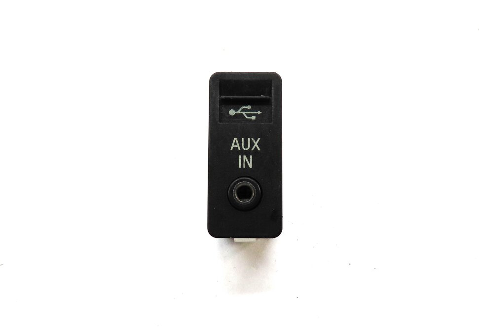 Thumbnail 2: 2011 BMW X3 (F25) AUXILIARY AUX RADIO STEREO INPUT JACK PANEL w/ USB 9138402