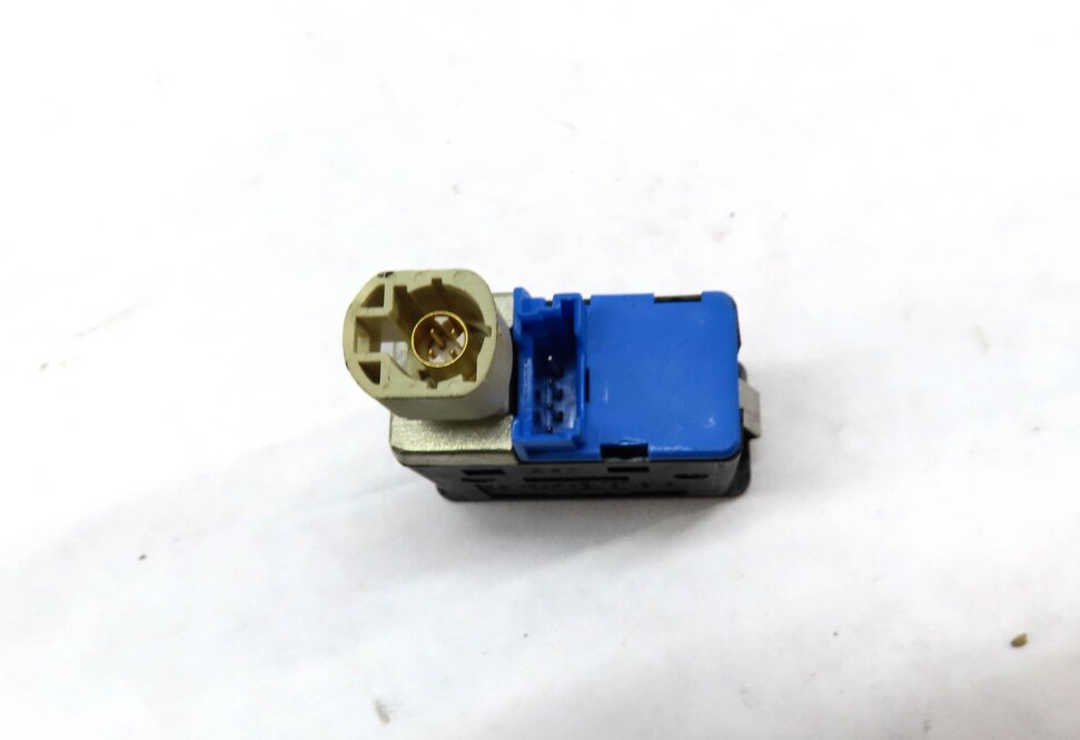 Thumbnail 3: 2011 BMW X3 (F25) AUXILIARY AUX RADIO STEREO INPUT JACK PANEL w/ USB 9138402