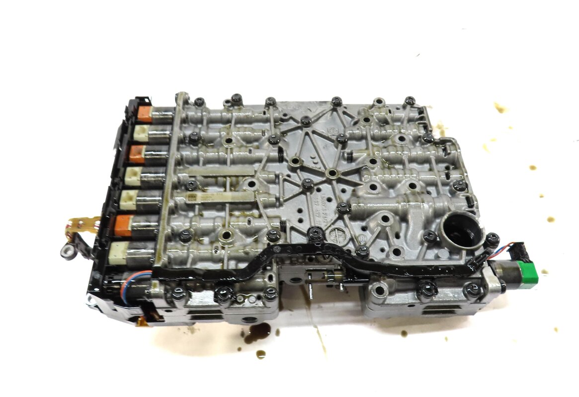 Thumbnail 5: 2011-2014 BMW X3 (F25) A/T 35iX 8HP-45 8 SPEED AUTOMATIC TRANSMISSION VALVE BODY