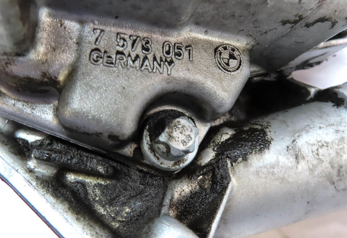 Thumbnail 6: 2011 BMW X3 (F25) 3.0L TURBO (N55) ENGINE OIL FILTER HOUSING 7573051 7548032