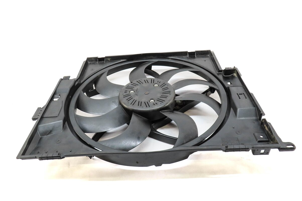 Thumbnail 2: 12-16 BMW 2 3 4 SERIES (F22 F30 F31 F32) RADIATOR ELECTRIC COOLING FAN w/ SHROUD