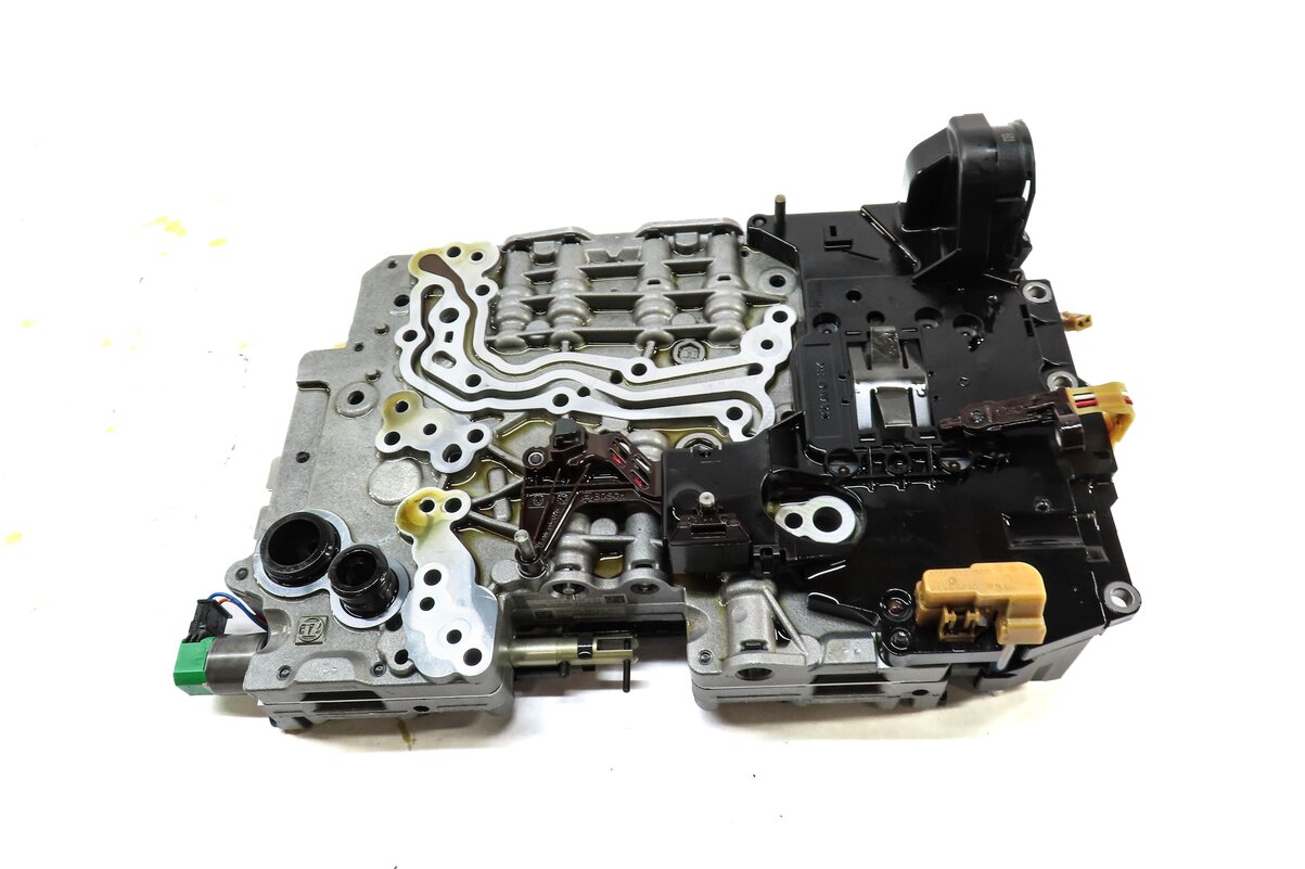 Thumbnail 2: 14-16 BMW 228i 328i 428i 528i (F22 F30 F32 F10) 8HP-45 TRANSMISSION VALVE BODY