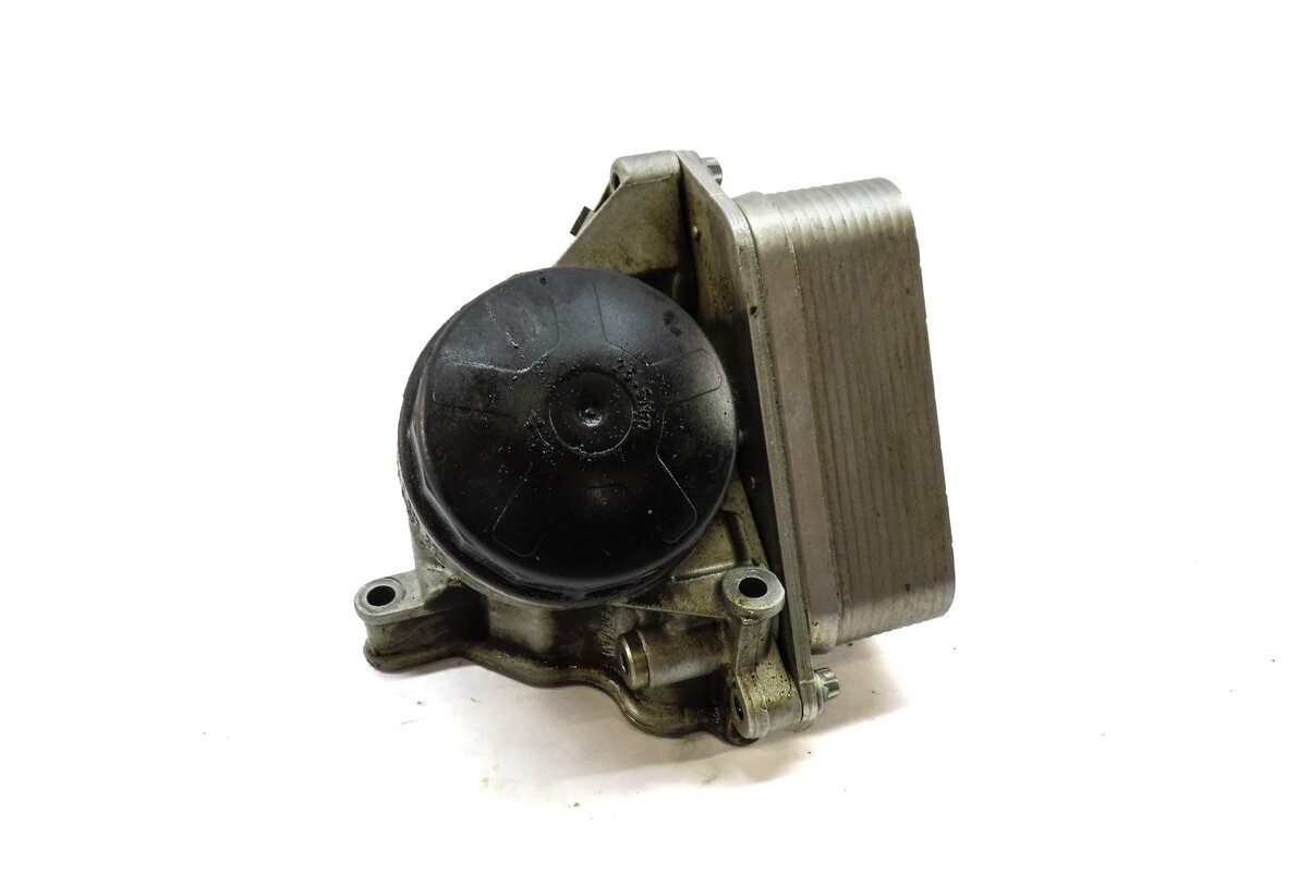 2015 BMW 428i (F32) 2.0L TURBO N26 ENGINE OIL FILTER HOUSING w/ COOLER 7516383