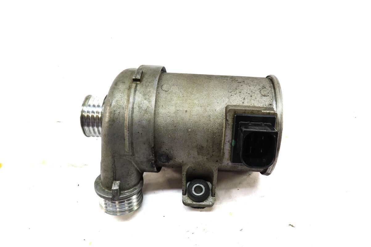 Thumbnail 2: 12-18 BMW 328i 428i 528i X3 X5 Z4 (F30 F31 F32 F10 E84 F15 F25) 2.0L WATER PUMP