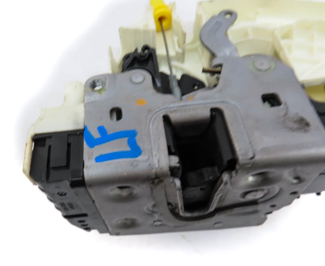 Thumbnail 5: 10-20 MERCEDES C E GLK SL CLS SLK CLASS (W204 W212 W218) LEFT FRONT DOOR LATCH