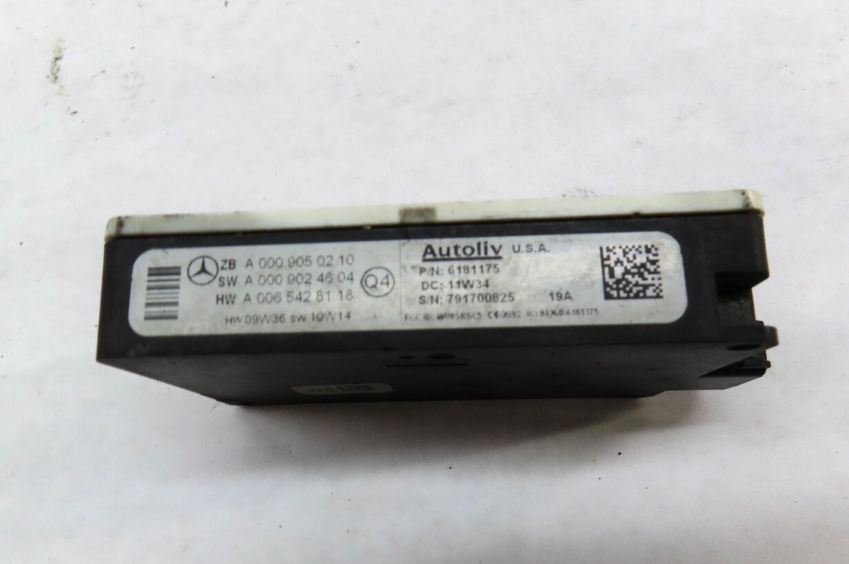 Thumbnail 4: 2012 MERCEDES E350 SEDAN (W212) REAR BLIND SPORT RADAR ALERT MODULE 0009050210