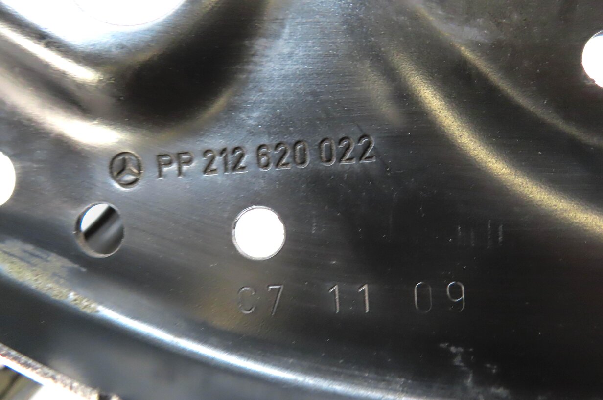 Thumbnail 7: 12 MERCEDES E350 SEDAN W212 FRONT RIGHT PASSENGER HEADLIGHT FENDER SUPPORT MOUNT