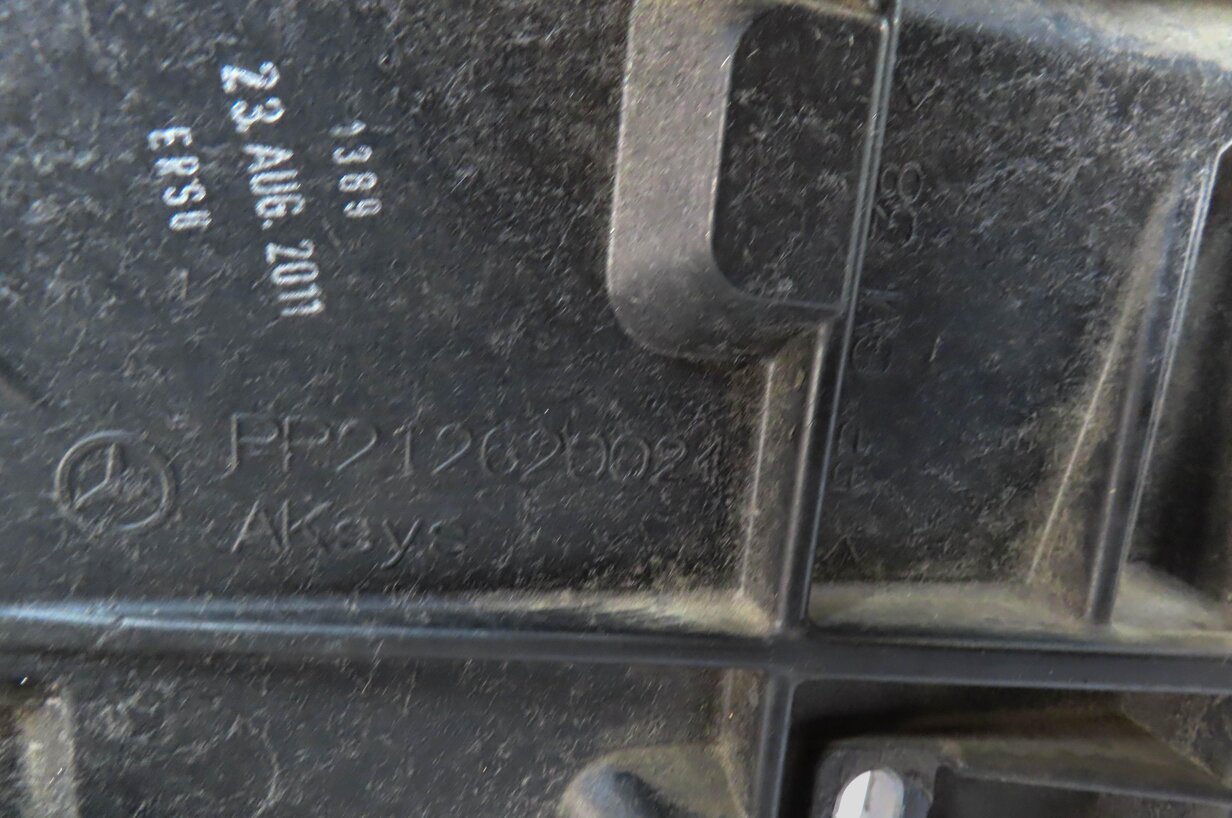 Thumbnail 9: 12 MERCEDES E350 SEDAN W212 FRONT RIGHT PASSENGER HEADLIGHT FENDER SUPPORT MOUNT