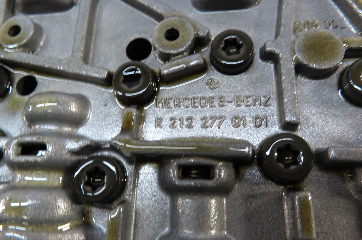 Thumbnail 6: 2012 MERCEDES E350 SEDAN (W212) 3.5L TURBO (M276) AUTO TRANS VALVE BODY BLOCK