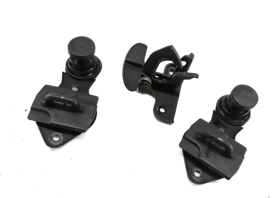 2010 MERCEDES GL350 (X164) HOOD SAFETY HOOK CATCH RELEASE LEVER w/ HOOD SHOCKS