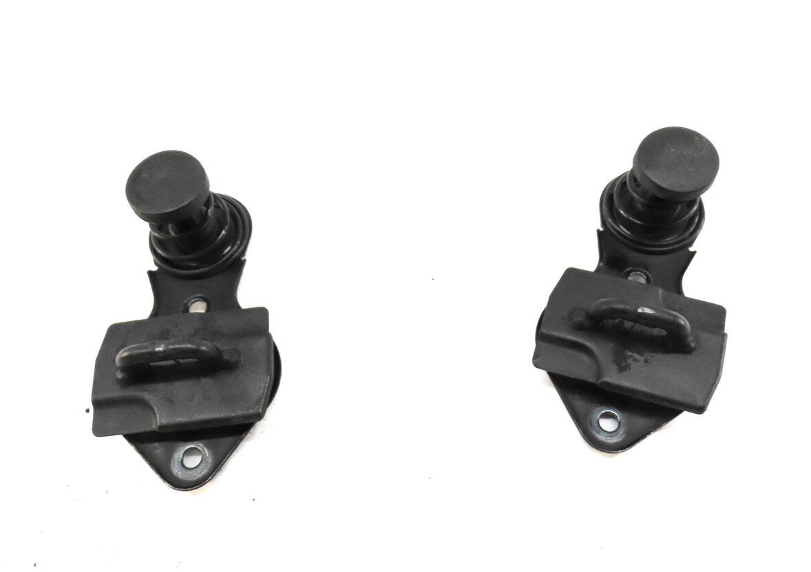 Thumbnail 5: 2010 MERCEDES GL350 (X164) HOOD SAFETY HOOK CATCH RELEASE LEVER w/ HOOD SHOCKS