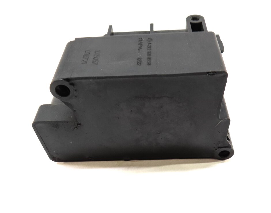 Thumbnail 4: 2010 MERCEDES GL350 (X164) SUSPENSION AIR TRANSFER RELIEF VALVE BLOCK 2123200358