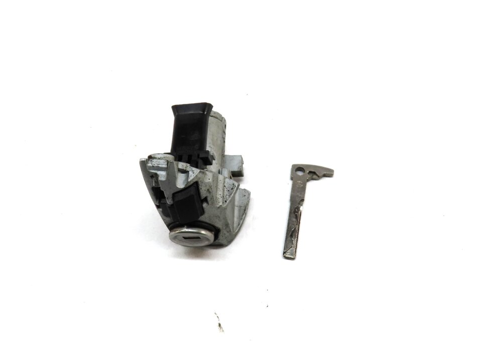 Thumbnail 2: 2010 MERCEDES GL350 (X164) FRONT LEFT DRIVER DOOR LOCK CYLINDER w/ KEY