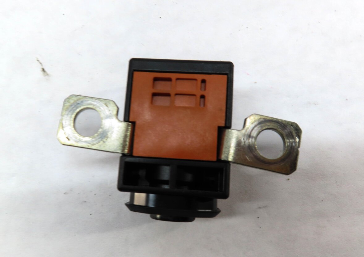 Thumbnail 4: 2010 MERCEDES GL350 (X164) BATTERY CRASH SAFETY OVERLOAD FUSE N000000004516