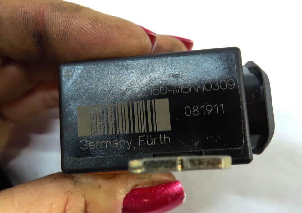 Thumbnail 5: 2010 MERCEDES GL350 (X164) BATTERY CRASH SAFETY OVERLOAD FUSE N000000004516