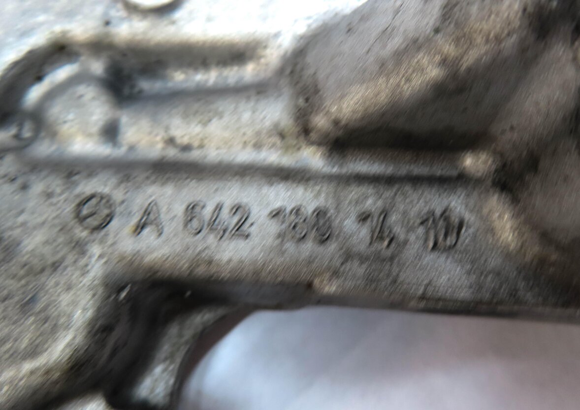 Thumbnail 6: 2010 MERCEDES GL350 (X164) 3.0L TURBO DIESEL ENGINE (OM642) OIL FILTER HOUSING
