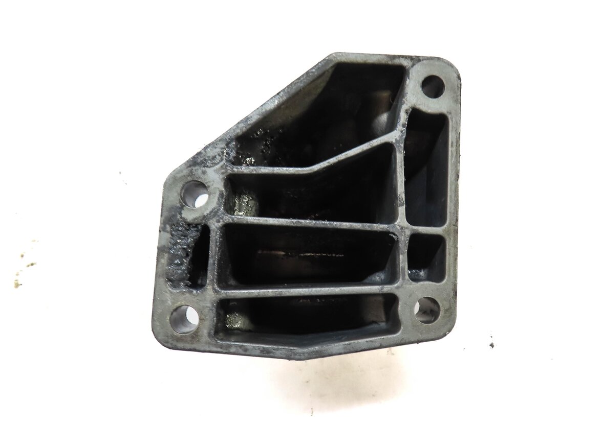 Thumbnail 4: 2010 MERCEDES GL350 (X164) 3.0L TURBO DIESEL (OM642) LEFT ENGINE MOUNT BRACKET