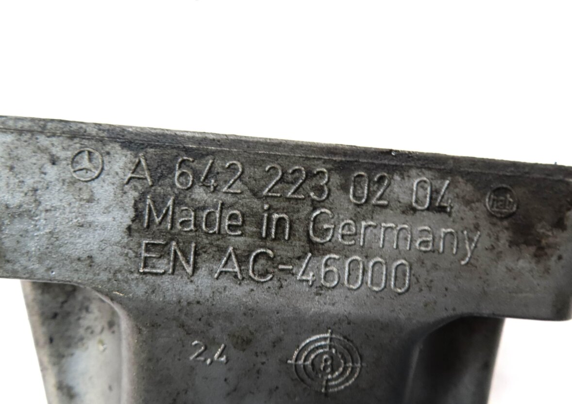 Thumbnail 5: 2010 MERCEDES GL350 (X164) 3.0L TURBO DIESEL (OM642) LEFT ENGINE MOUNT BRACKET