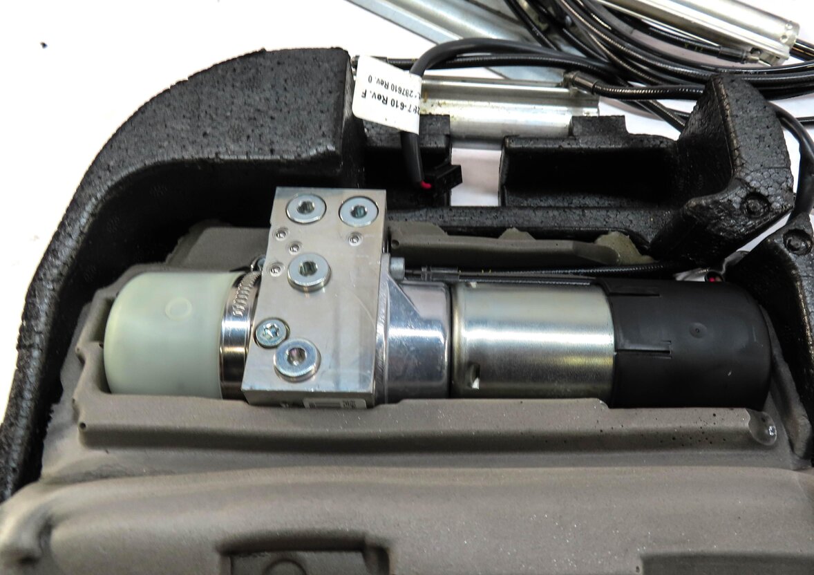 Thumbnail 4: 10-12 MERCEDES GL-CLASS (X164) REAR HYDRAULIC TRUNK LIFT MOTOR w/ RAM & LINES