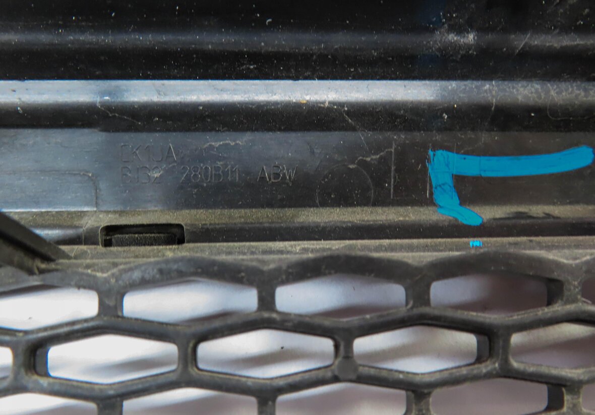 Thumbnail 5: 2012 LAND RANGE ROVER EVOQUE FRONT LEFT DRIVER UPPER FENDER VENT GRILLE TRIM