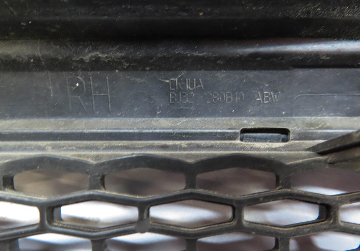 Thumbnail 5: 2012 LAND RANGE ROVER EVOQUE FRONT RIGHT PASSENGER FENDER AIR VENT GRILLE