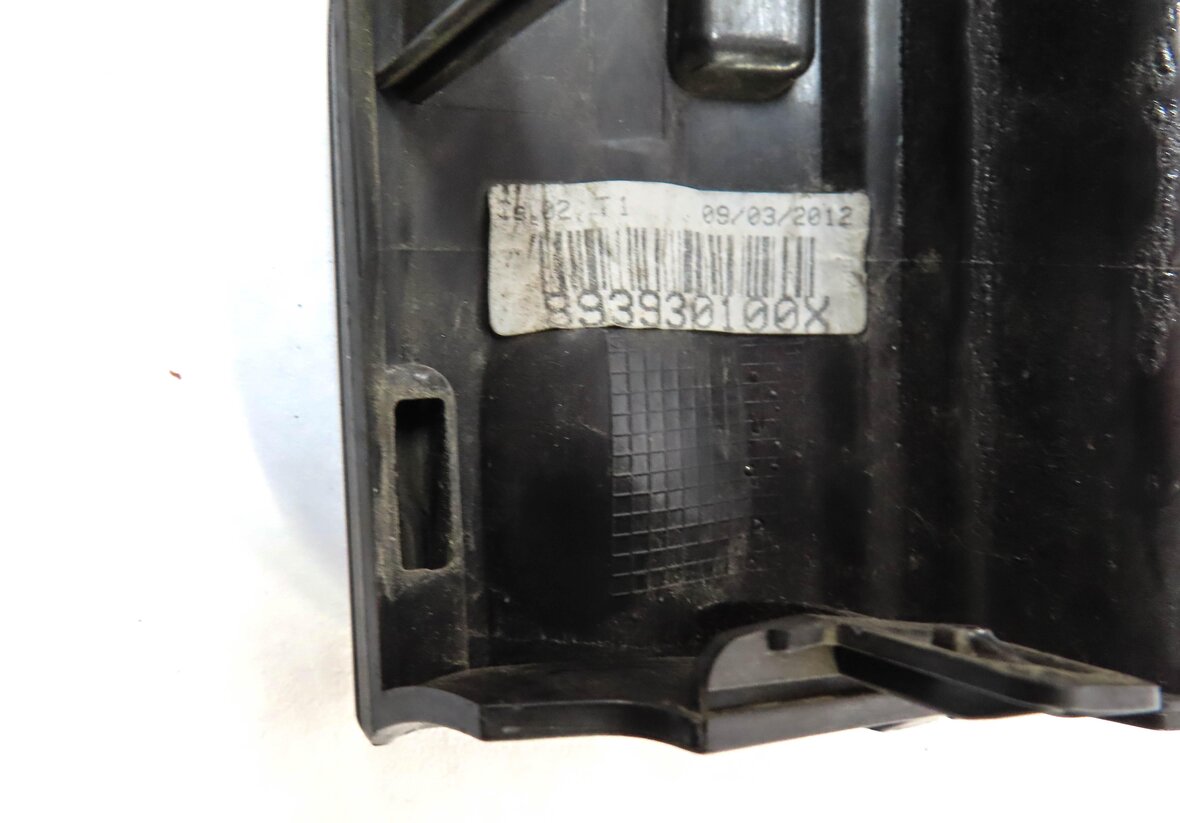 Thumbnail 6: 2012 LAND RANGE ROVER EVOQUE FRONT RIGHT PASSENGER FENDER AIR VENT GRILLE
