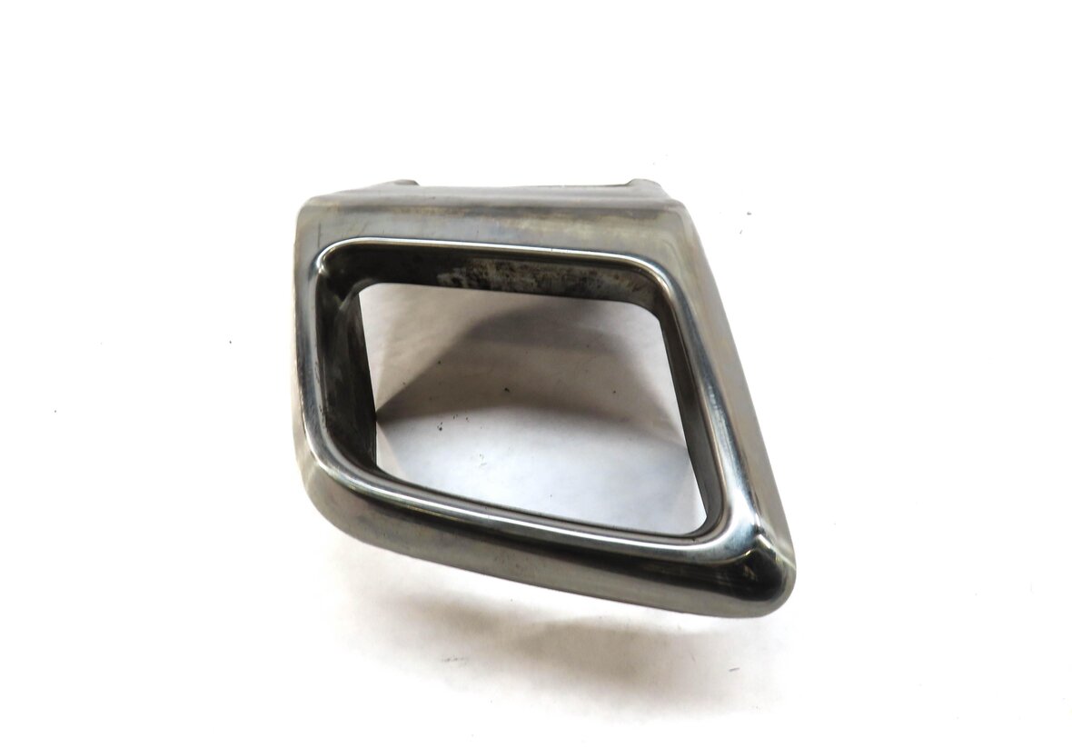 Thumbnail 2: 12-17 RANGE ROVER EVOQUE (L538) RIGHT PASSENGER REAR EXHAUST TIP TRIM (SILVER)