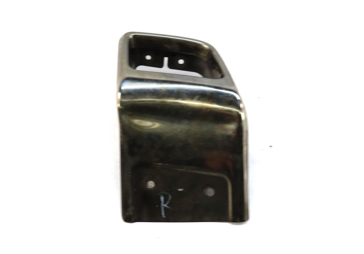 Thumbnail 3: 12-17 RANGE ROVER EVOQUE (L538) RIGHT PASSENGER REAR EXHAUST TIP TRIM (SILVER)