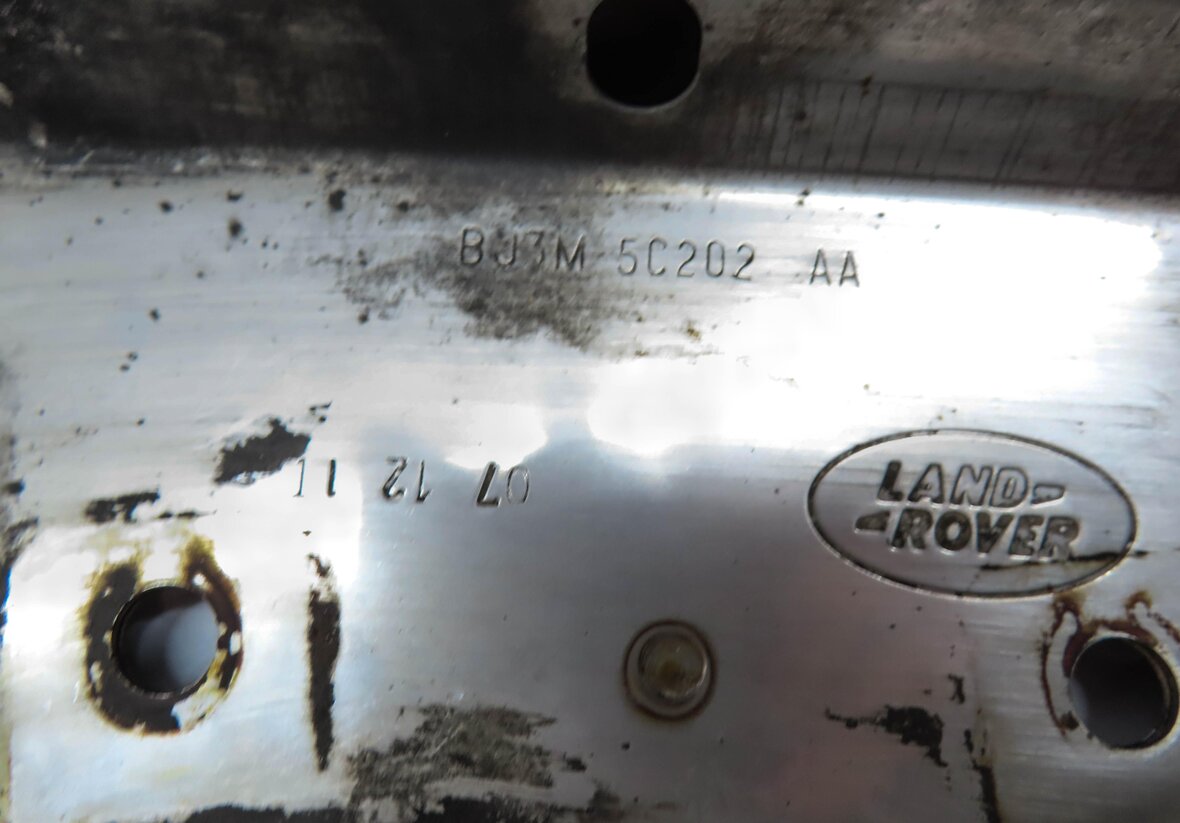 Thumbnail 5: 2012-2017 RANGE ROVER EVOQUE (L538) LEFT DRIVER REAR EXHAUST TIP TRIM (SILVER)