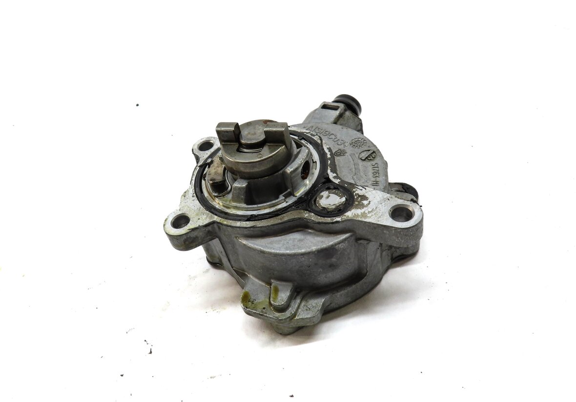 Thumbnail 2: 12-17 JAGUAR XE XF / RANGE ROVER EVOQUE DISCOVERY LR2 - 2.0L BRAKE VACUUM PUMP