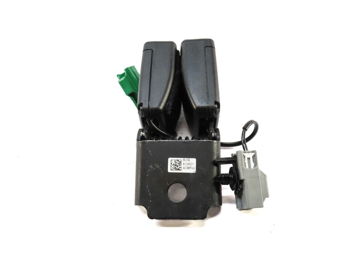 Thumbnail 3: 2012 LAND RANGE ROVER EVOQUE REAR RIGHT CENTER SEATBELT BUCKLE RECEIVER (BLACK)