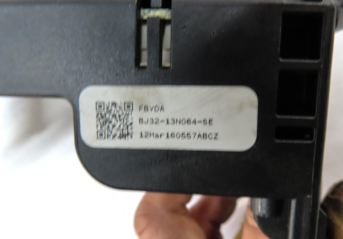 Thumbnail 5: 2012 LAND RANGE ROVER EVOQUE STEERING COLUMN CONNECTOR MODULE BJ3213N064SE