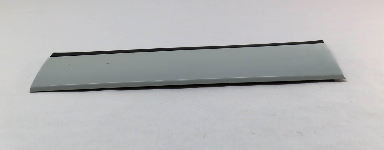 Thumbnail 3: 12 LAND RANGE ROVER EVOQUE FRONT RIGHT PASSENGER LOWER DOOR TRIM MOULDING WHITE