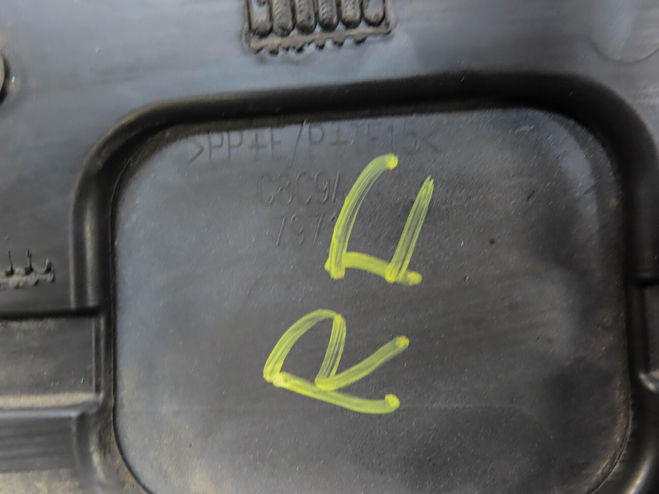 Thumbnail 6: 12 LAND RANGE ROVER EVOQUE FRONT RIGHT PASSENGER LOWER DOOR TRIM MOULDING WHITE