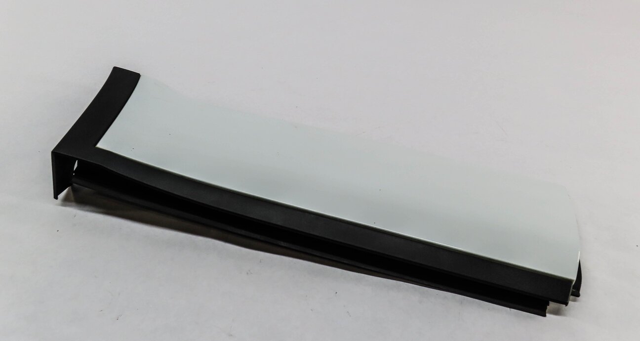 2012 LAND RANGE ROVER EVOQUE REAR RIGHT LOWER DOOR TRIM MOULDING (WHITE)