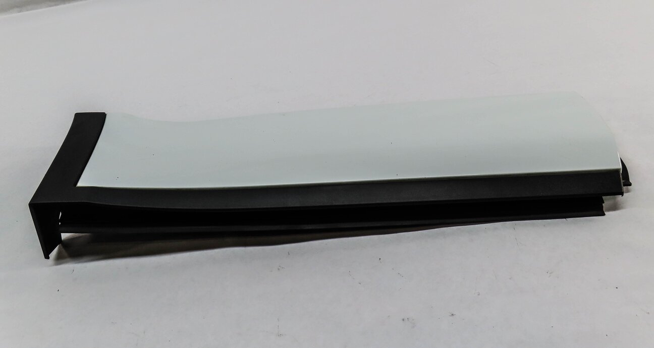 Thumbnail 2: 2012 LAND RANGE ROVER EVOQUE REAR RIGHT LOWER DOOR TRIM MOULDING (WHITE)