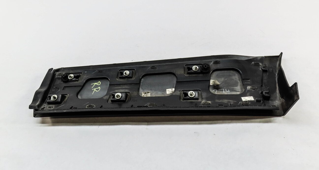 Thumbnail 4: 2012 LAND RANGE ROVER EVOQUE REAR RIGHT LOWER DOOR TRIM MOULDING (WHITE)