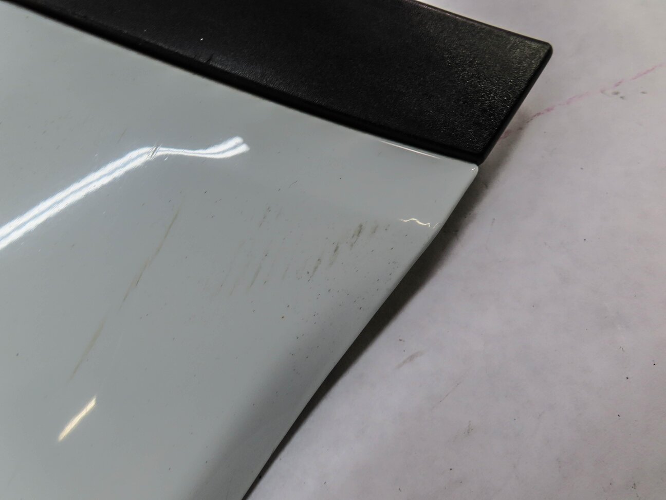 Thumbnail 7: 2012 LAND RANGE ROVER EVOQUE REAR RIGHT LOWER DOOR TRIM MOULDING (WHITE)