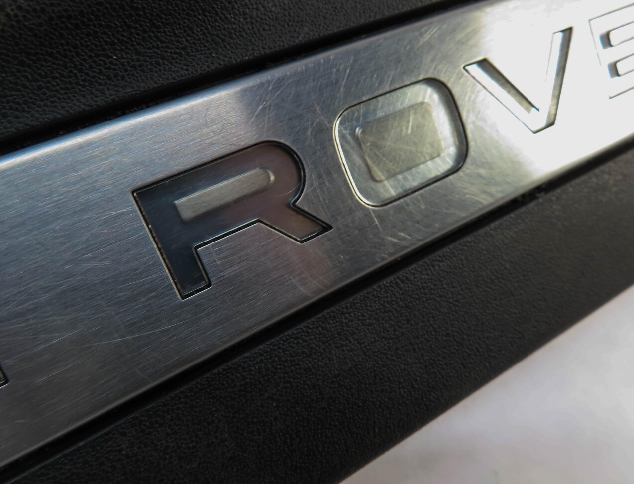 Thumbnail 7: 2012 LAND RANGE ROVER EVOQUE FRONT RIGHT PASSENGER LIGHTED DOOR SILL SCUFF PLATE
