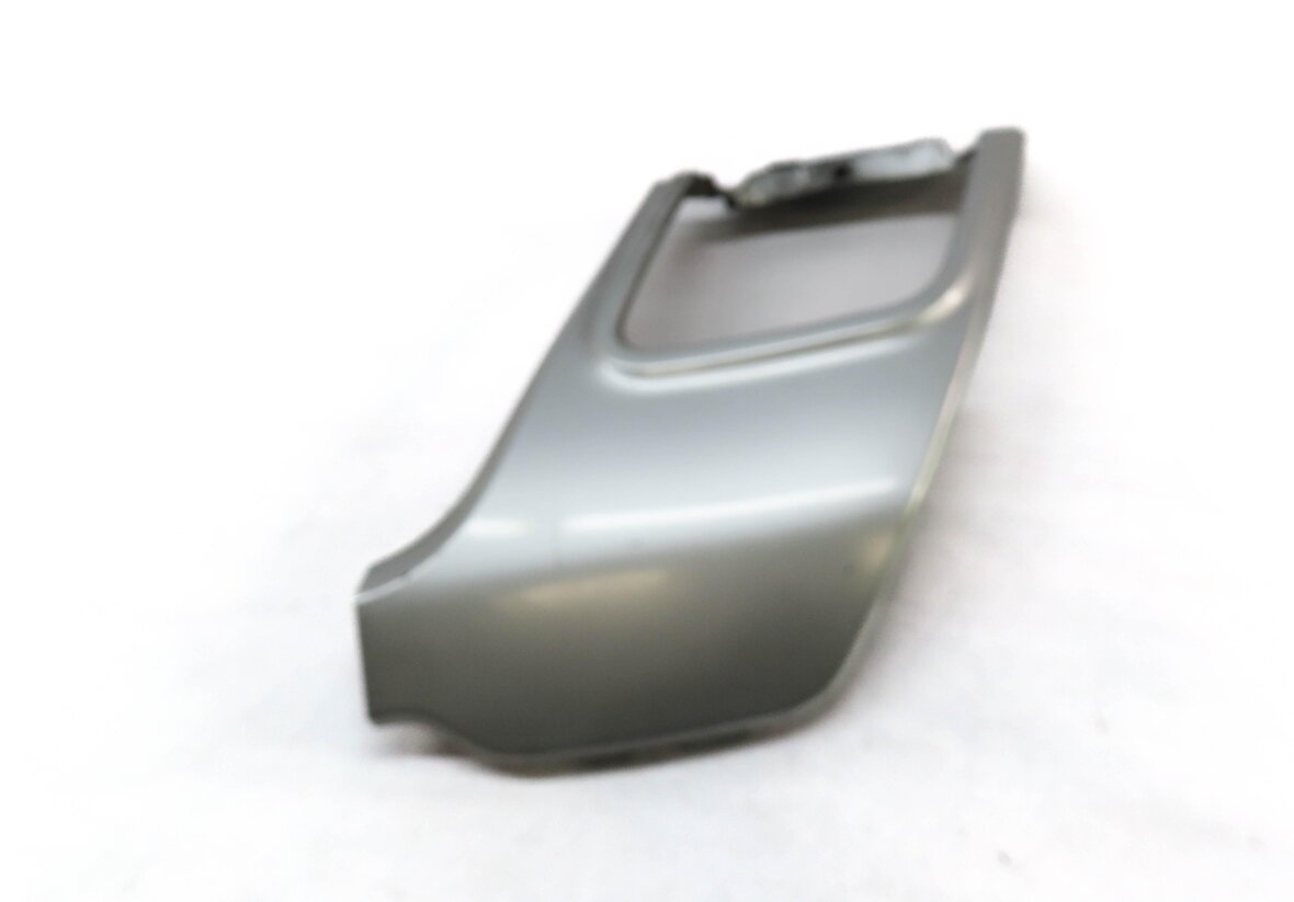 Thumbnail 2: 2012 LAND RANGE ROVER EVOQUE REAR LEFT EXHAUST MUFFLER TIP SURROUND TRIM SILVER