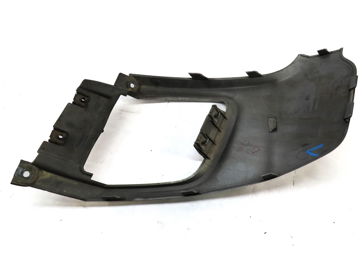 Thumbnail 4: 2012 LAND RANGE ROVER EVOQUE REAR LEFT EXHAUST MUFFLER TIP SURROUND TRIM SILVER