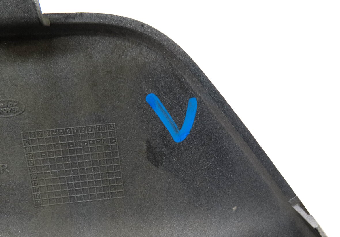 Thumbnail 5: 2012 LAND RANGE ROVER EVOQUE REAR LEFT EXHAUST MUFFLER TIP SURROUND TRIM SILVER