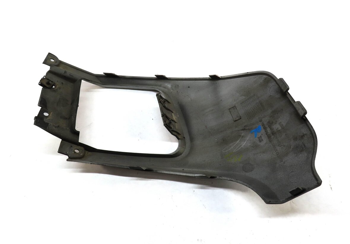 Thumbnail 4: 2012 LAND RANGE ROVER EVOQUE REAR RIGHT EXHAUST MUFFLER SURROUND TRIM SILVER