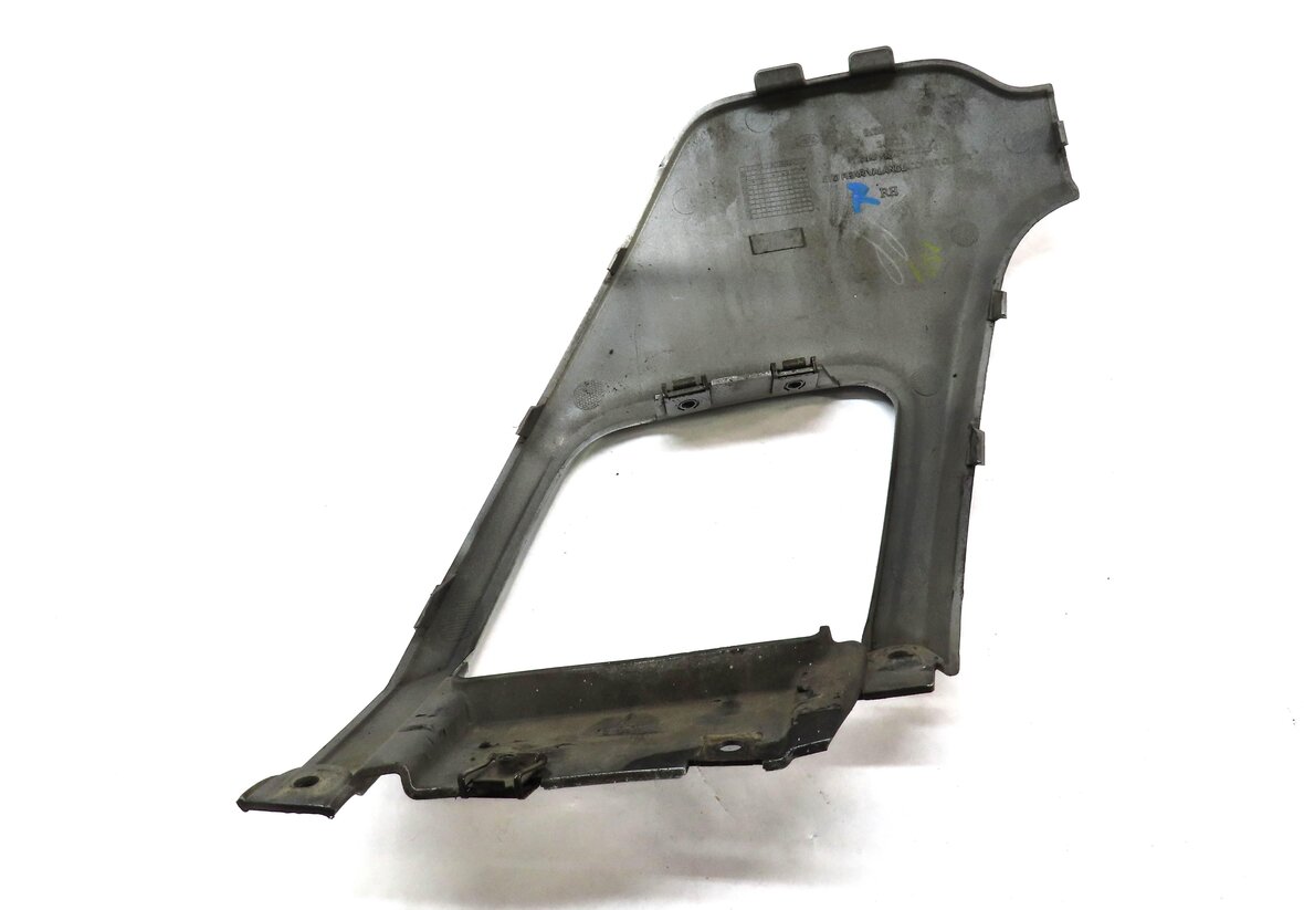 Thumbnail 5: 2012 LAND RANGE ROVER EVOQUE REAR RIGHT EXHAUST MUFFLER SURROUND TRIM SILVER