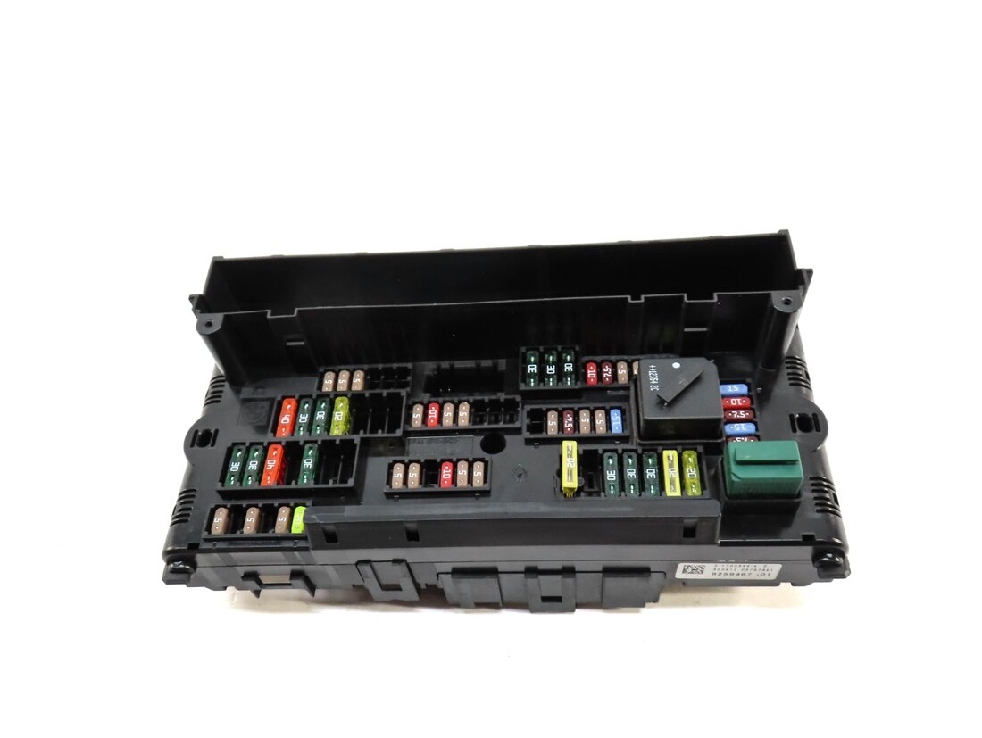 Thumbnail 2: 2013 BMW X3 (F25) FRONT POWER DISTRIBUTION FUSE BOX RELAY 9259467