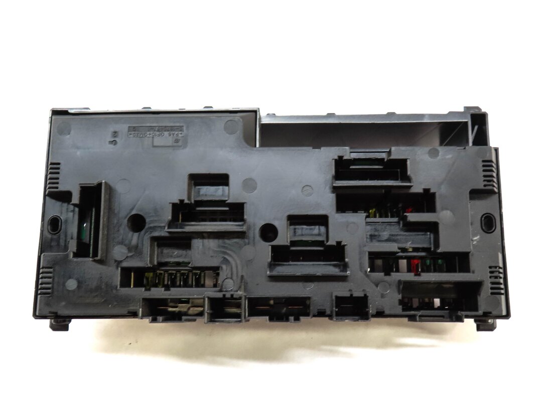 Thumbnail 4: 2013 BMW X3 (F25) FRONT POWER DISTRIBUTION FUSE BOX RELAY 9259467