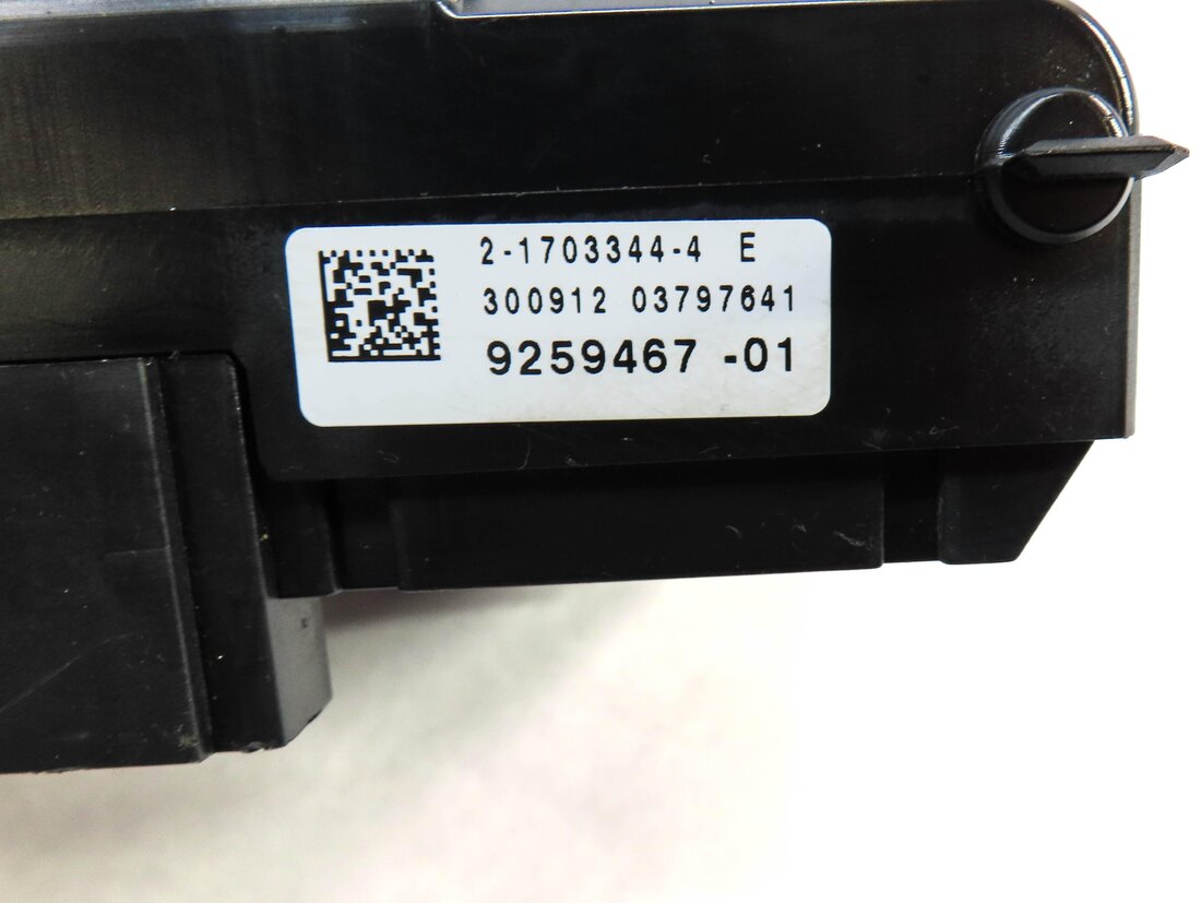 Thumbnail 5: 2013 BMW X3 (F25) FRONT POWER DISTRIBUTION FUSE BOX RELAY 9259467